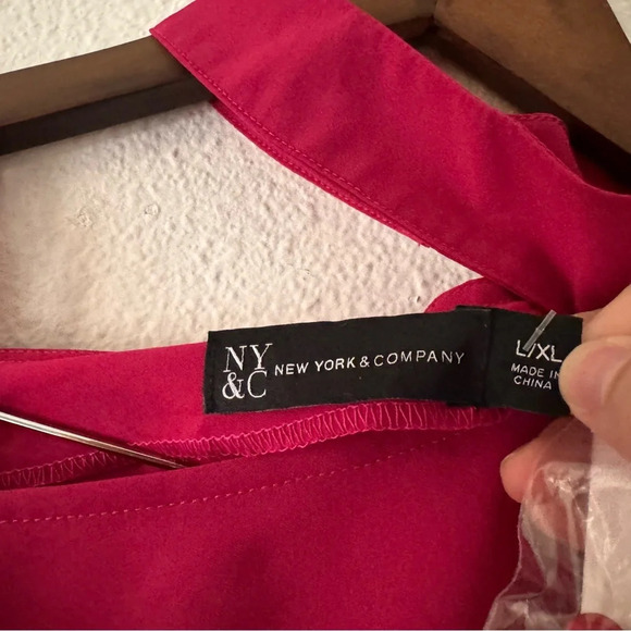 New York Company Cold Shoulder Fuchsia Top Blouse NEW L/XL Trendy Feminine - Picture 9 of 15